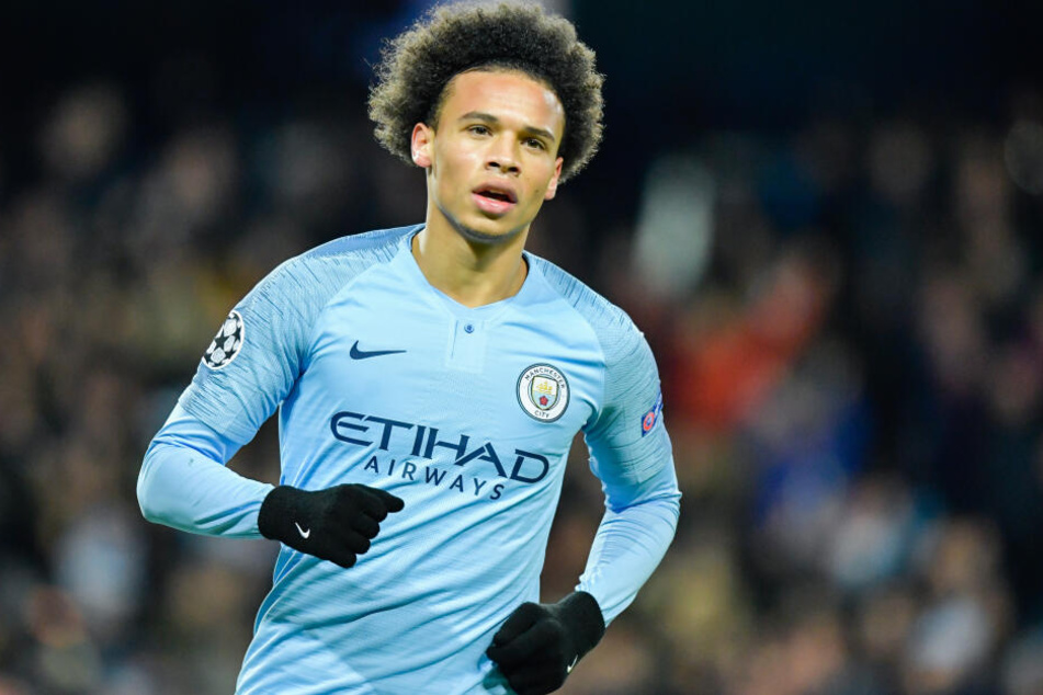 Der FC Bayern München hat laut einem britischen Medienbericht angeblich Gespräche mit dem englischen Fußballmeister Manchester City über einen möglichen Wechsel von Leroy Sané aufgenommen.