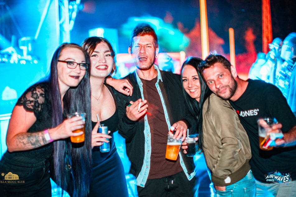 Sommerfeeling pur an der Mulde: Die Ü30-Party bringt Lieblingssongs, gute Vibes und unvergessliche Momente.