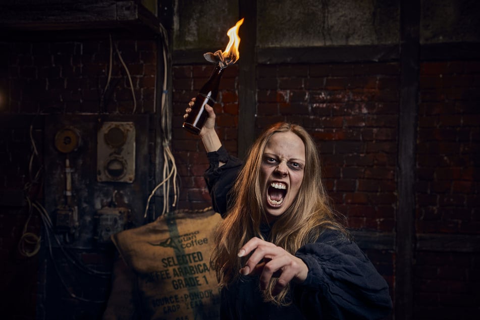 Lara Bruder, Schauspielerin am Hamburg Dungeon, ist das Gesicht der Show "Aufstand der Kaffeeverleserinnen".