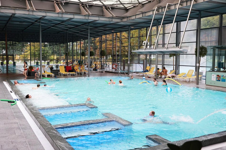 Geibeltbad Pirna: Ferienbadespaß mit der 3G-Regel (Geimpft, Getestet, Genesen) für Erwachsene. Kinder brauchen keinen Extra-Nachweis. Das gilt genauso für alle anderen Schwimmbäder.