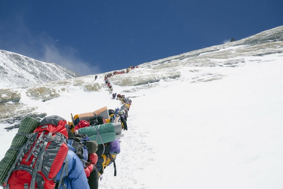 Dying to reach the summit: long lines on Mount Everest lead to the deaths of ten people in May 2019 alone (archive image).