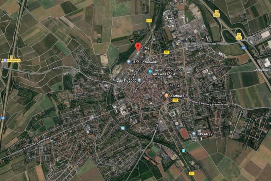Der Vorfall ereignete sich nach Polizeiangaben am Montagabend im Alzeyer Bahnhof.