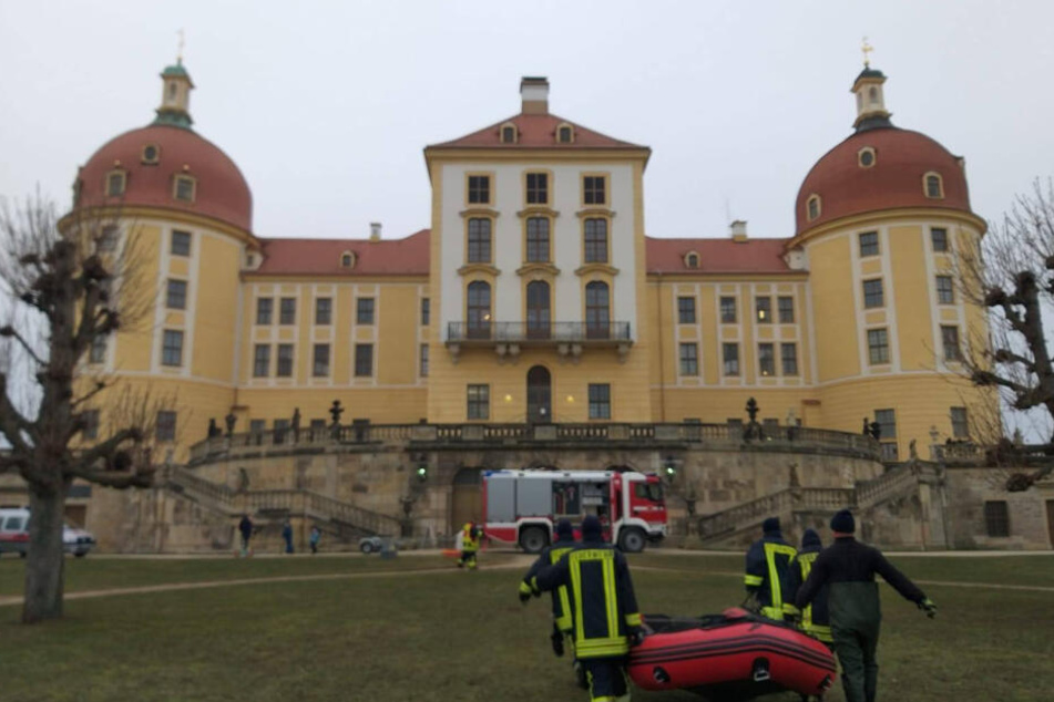 Die Feuerwehr war mit acht Mann zur Schwanenrettung unterwegs.