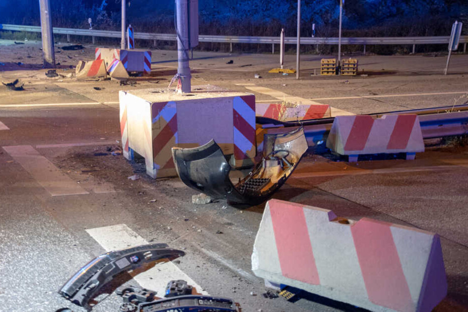 Die Kreuzung gleich nach dem Unfall einem Trümmerfeld.
