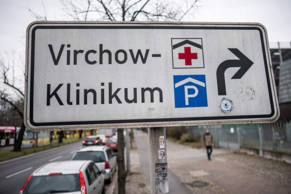 Im Virchow Klinikum der Charite in Wedding wurde eine Anlaufstelle eingerichtet, um sich bei möglichen Anzeichen auf eine Coronavirus Erkrankung testen zu lassen.