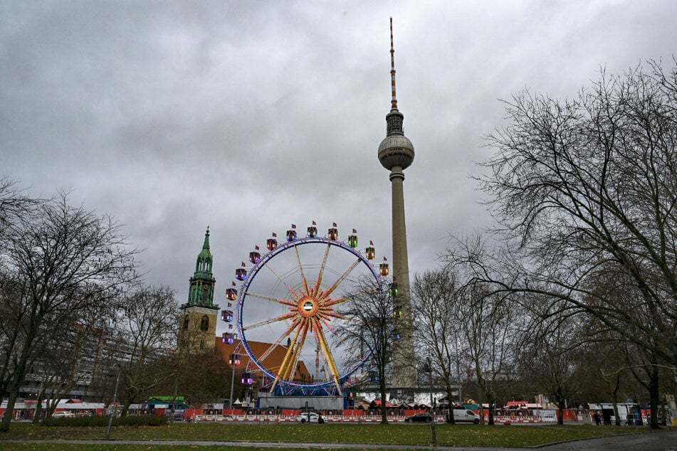 Zu dem Einsatz kam es auf dem beliebten Weihnachtsmarkt am Alex. (Archivbild)