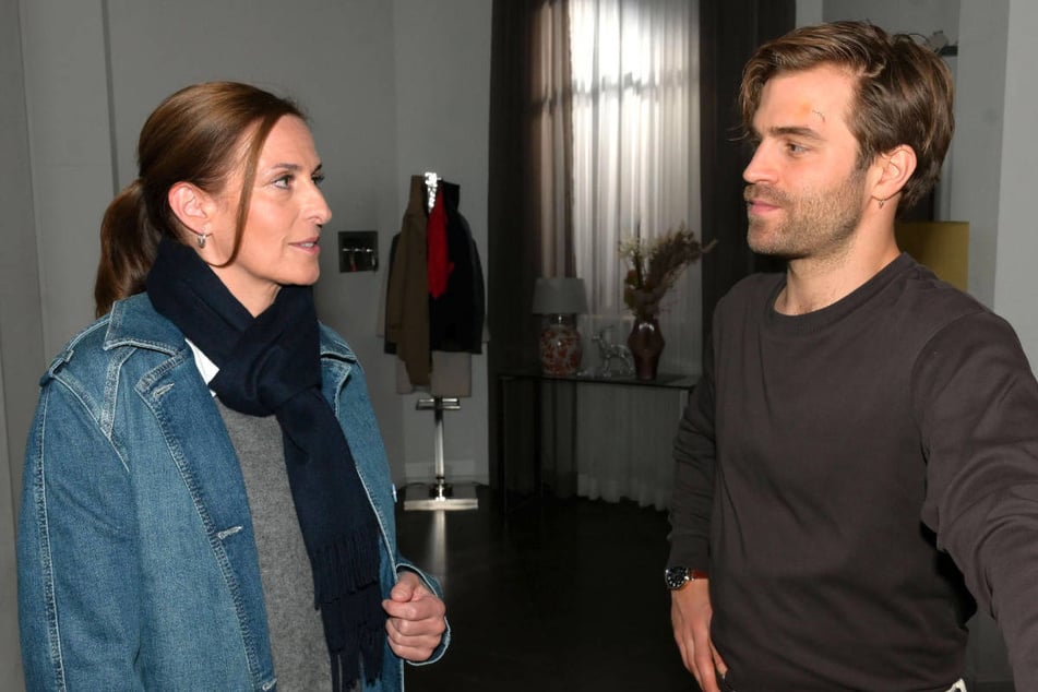 Katrin und Julian wollen ihr Geheimnis vor Johanna bewahren.