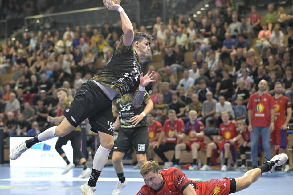 Oliver Seidler erzielt den ersten Heimtreffer in der neuen Saison. Fünf Tore waren es insgesamt gegen Lübbecke.