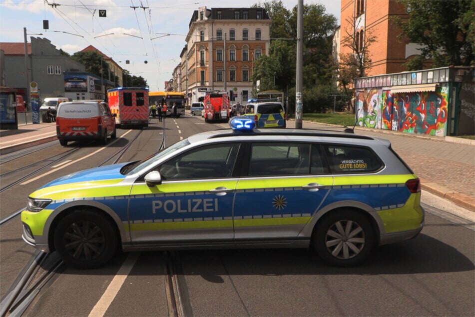 Die Linie 3 fährt an der Haltestelle "Adler" in der Mitte der Straße ab. (Archivbild)