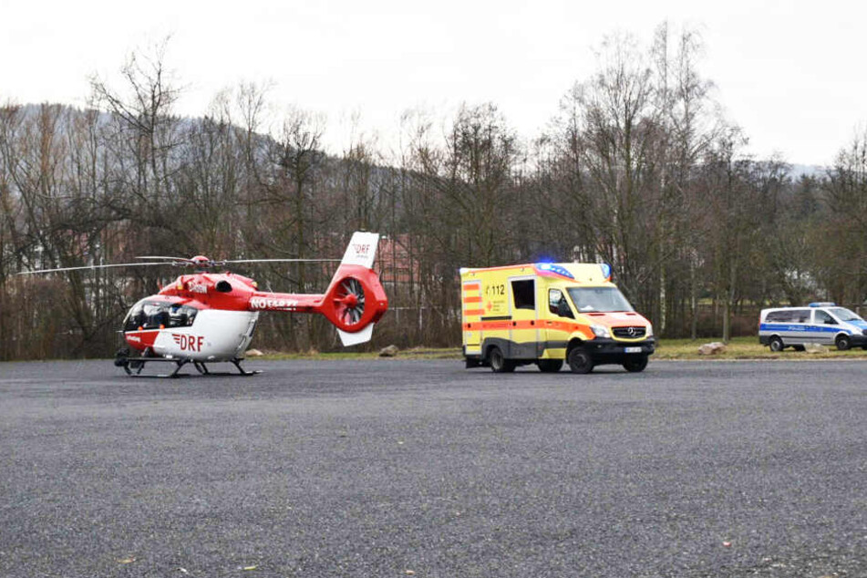 Mit RTW und Hubschrauber ging es für die Schwerverletzten in ein Krankenhaus.