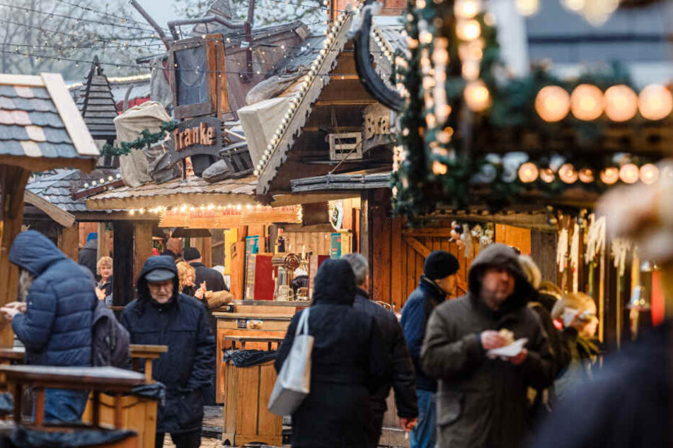 Der Wandsbeker Winterzauber lockte gleich am ersten Tag zahlreiche Besucher an.