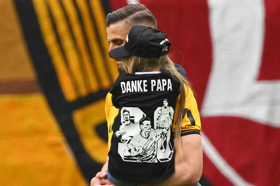 "Danke Papa": Stefan Kutschke vor dem Spiel mit seiner Tochter.