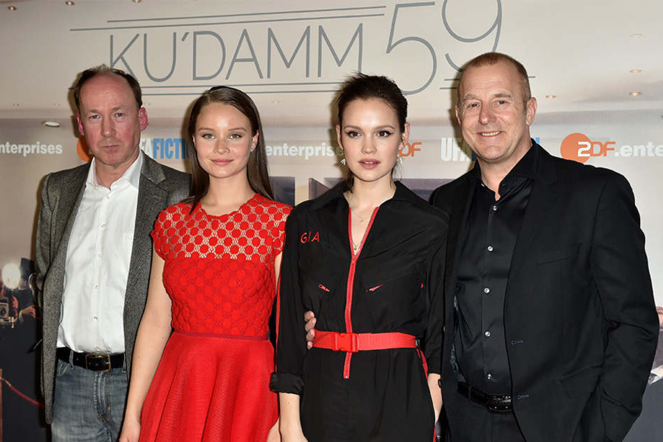 Ulrich Noethen, Sonja Gerhardt, Emilia Schüle und Heino Ferch (v.li.) bei der Premiere der ZDF-Serie "Ku'damm 59" am 7. März in Berlin.