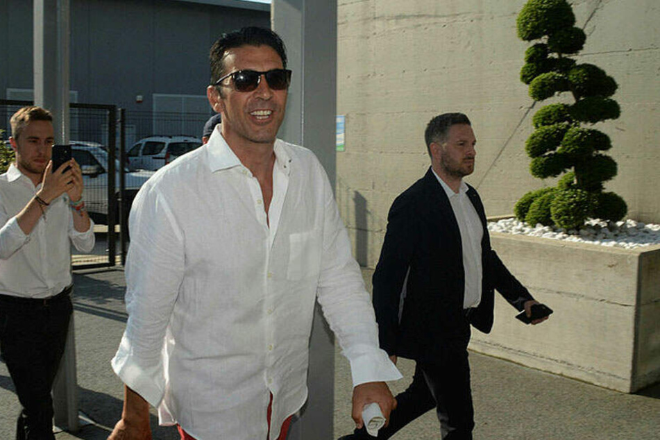 Buffon ist bereits in Turin eingetroffen.