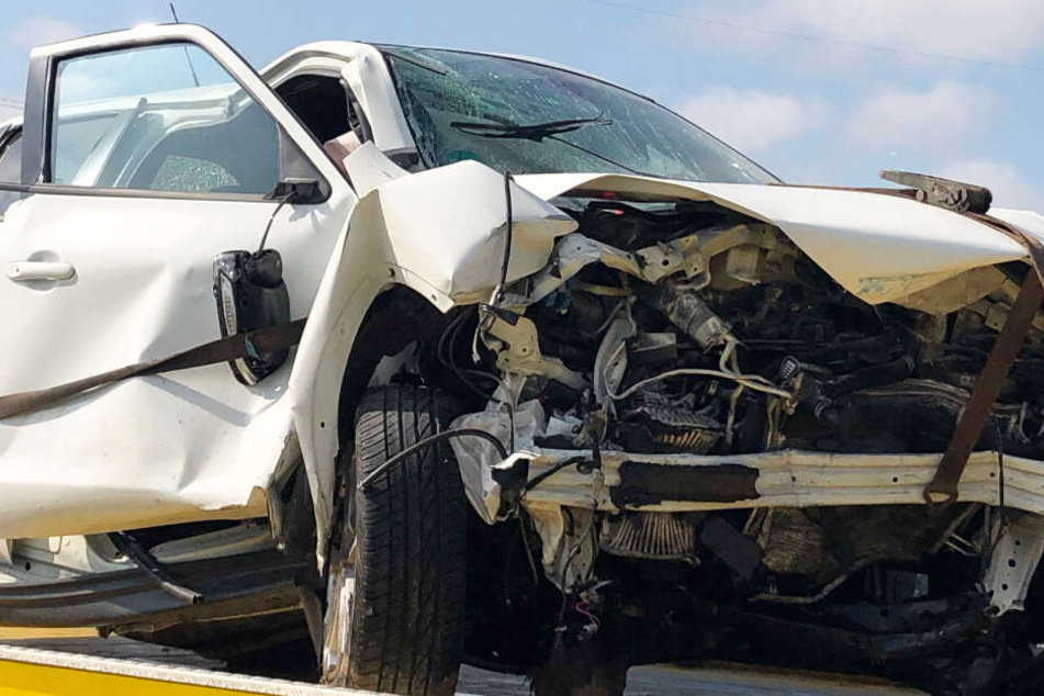 Ein Nissan-Fahrer hat auf der Bundesstraße 15 für einen schweren Unfall gesorgt.