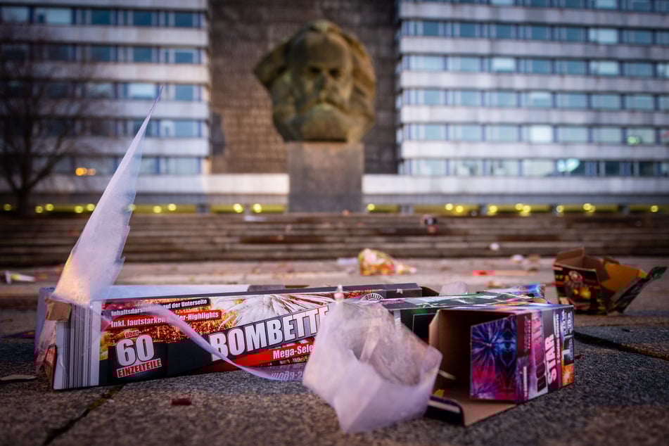 Verboten: Feuerwerk am "Nischl" in Chemnitz war vergangenes Jahr. 2020 gilt auch hier ein Verbot für Raketen.