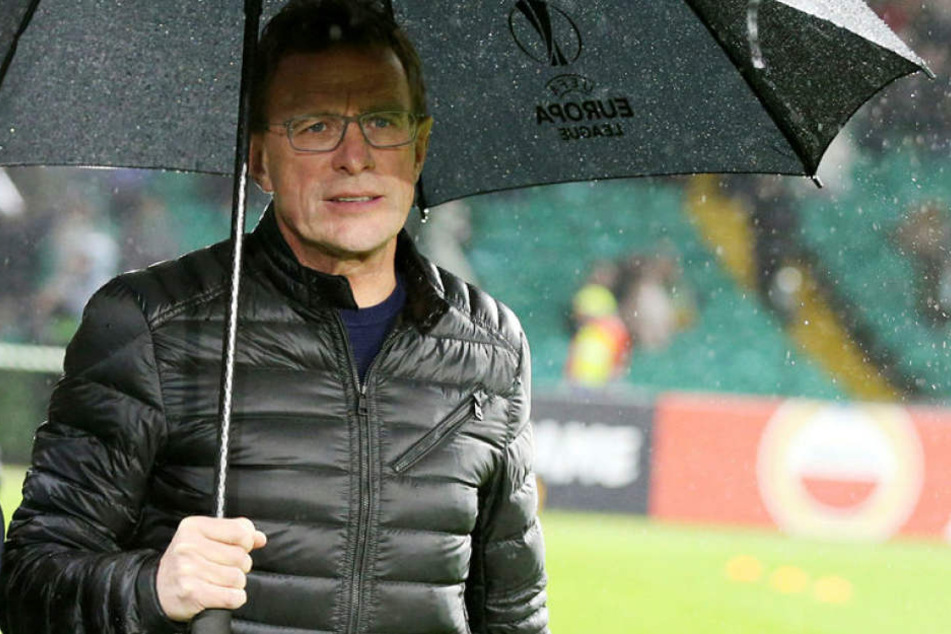Wahrscheinlich hatte auch das eklig-regnerische Wetter Einfluss auf Ralf Rangnicks Gemütszustand nach der 1:2-Niederlage bei Celtic Glasgow.