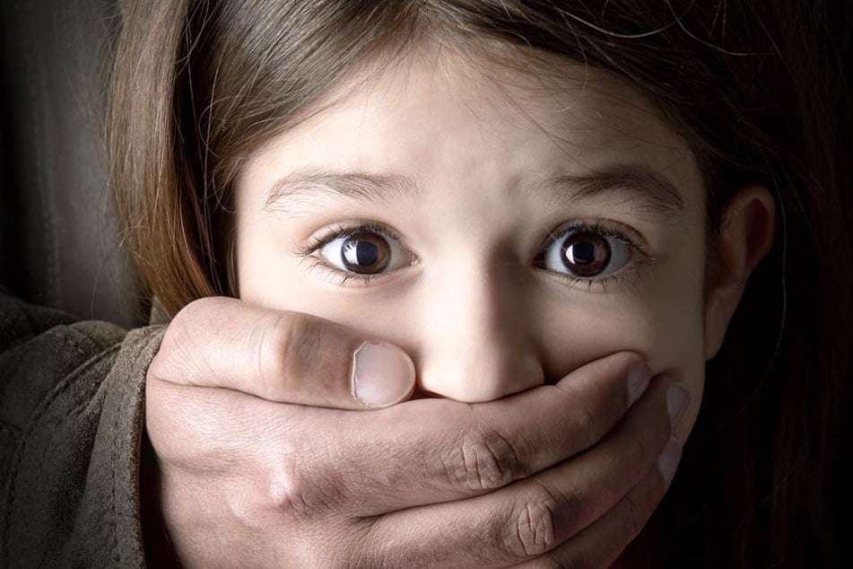 Ein deutscher Geschäftsmann wollte ein 13-jähriges Mädchen in den USA quälen und sexuell erniedrigen. (Symbolbild)