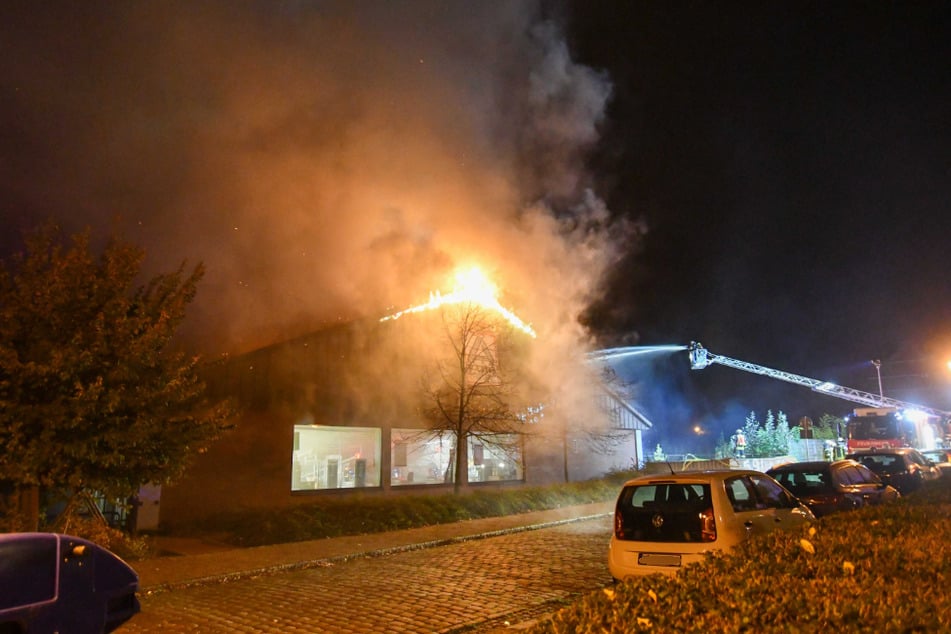 Ein Großaufgebot der Feuerwehr bekämpfte die Flammen.