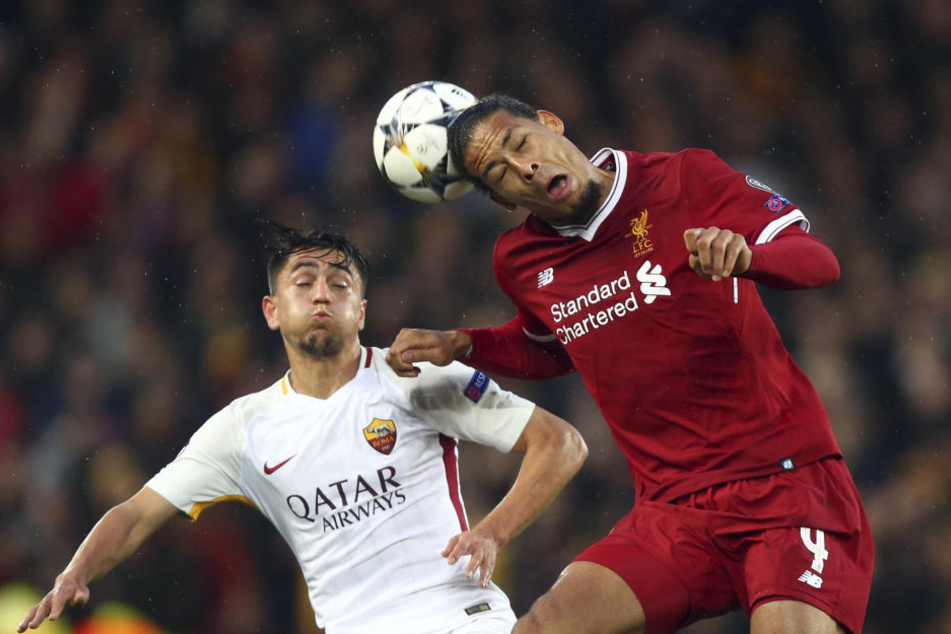 FC Liverpool - AS Rom: Virgil Van Dijk (r) vom FC Liverpool gegen Cengiz Under vom AS Rom.