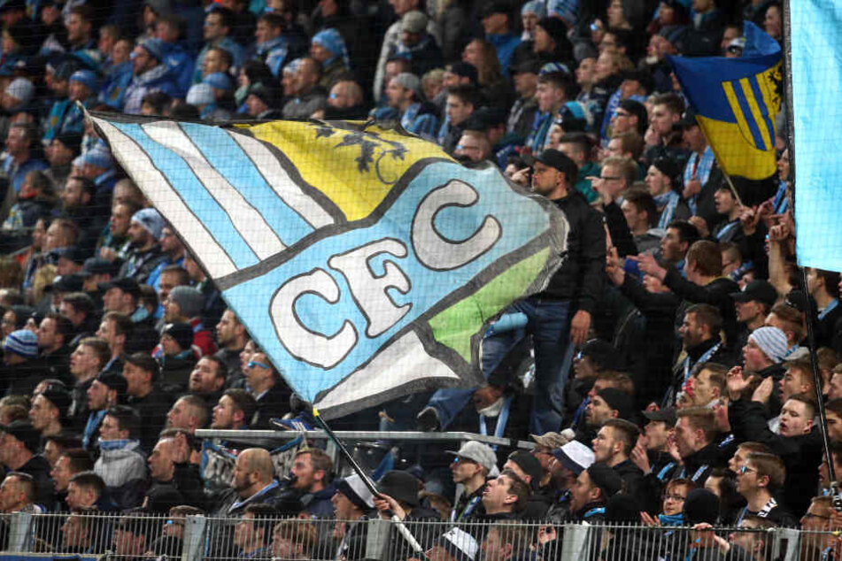 Damit die CFC-Fans weiter in der dritten Liga jubeln können, fehlen dem Verein nach dem DFB-Erlass „nur" noch 2,5 Millionen Euro zum finanziellen Klassenerhalt.