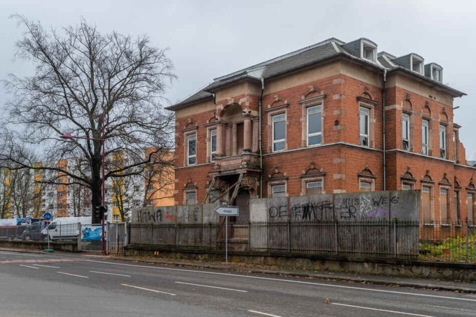 Wie es mit der Graßmann-Villa auf der Limbacher Straße weitergeht, zeigt sich im kommenden Jahr. Aktuell läuft eine Klage des Eigentümers gegen die Stadt.