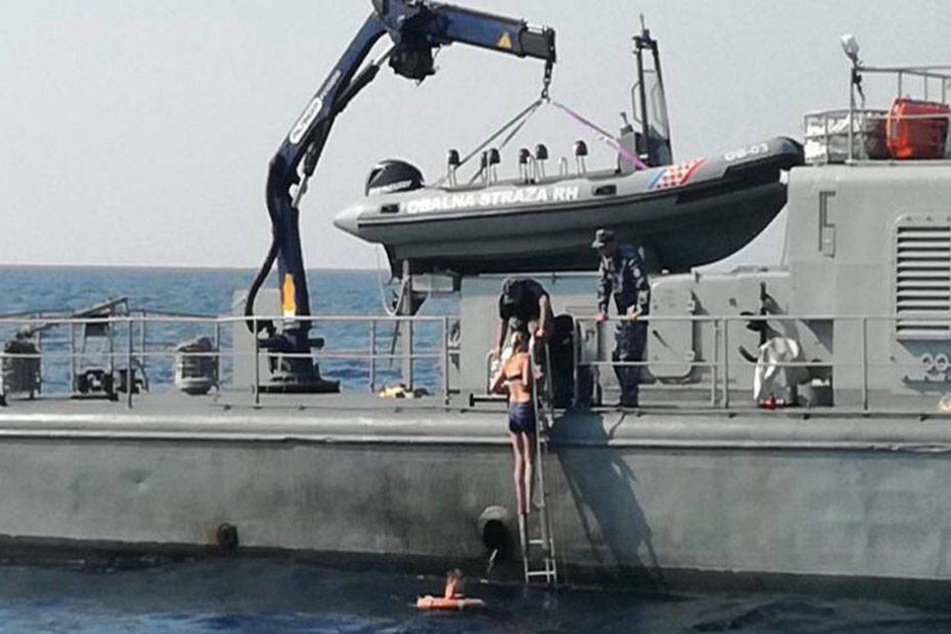 Die 47-Jährige wurde von einem Schiff der Kriegsmarine geborgen.
