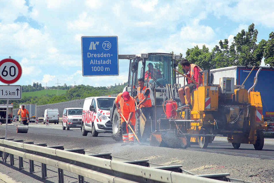 Richtung Chemnitz auf der A4 bei Dresden sind die Bauarbeiter schon jetzt am
Werkeln. Auch hier wird die Fahrbahn saniert.
