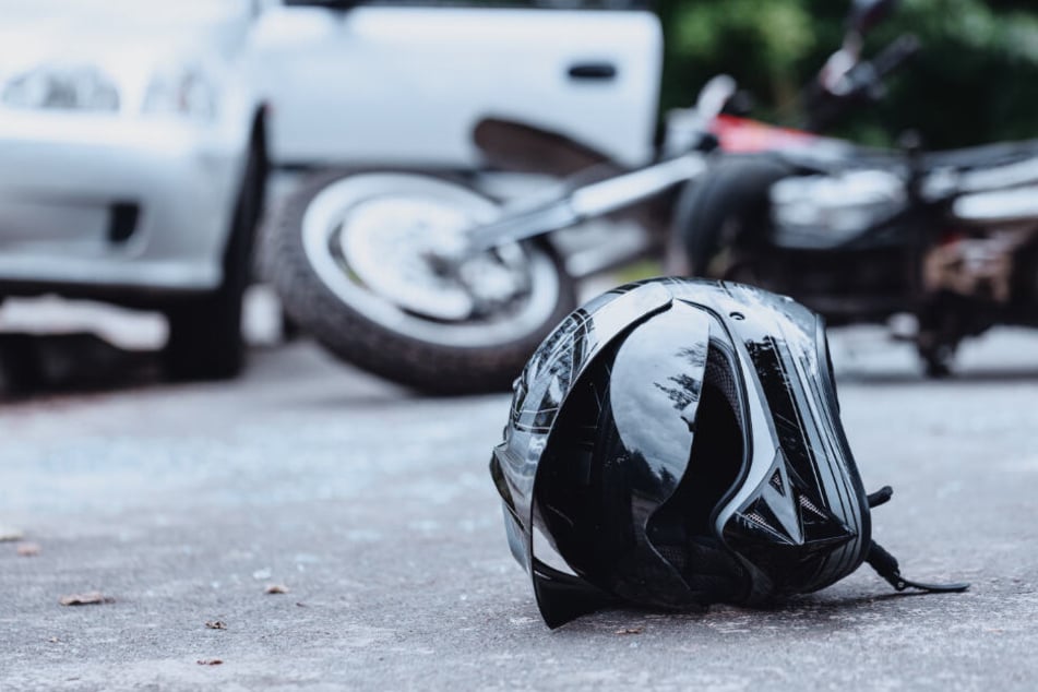 Der 54-jährige Biker starb noch am Unfallort. (Symbolbild)