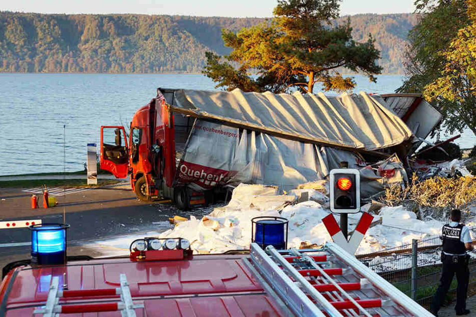 Der Interregio-Express rammte den Sattelzug und kam erst nach 220 Metern
