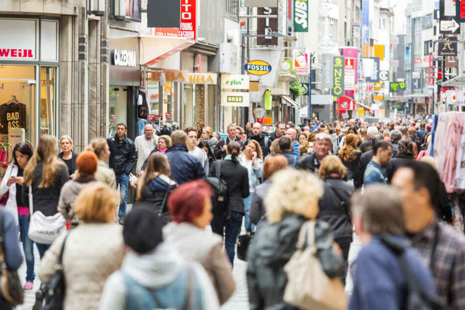 In dieser belebten Einkaufsstraße gibt es auch genug andere Einzelhändler.