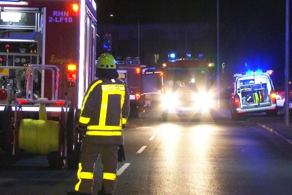 Mit mehreren Einsatzwagen war die Feuerwehr vor Ort.