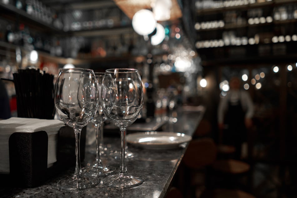 Prügelei in Restaurant: Streit unter Männern endet mit blutiger Nase