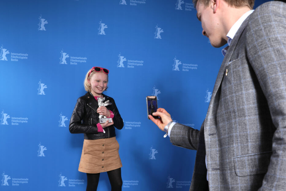 Die elfjährige Helena Zengel ist zusammen mit Julius Weckauf (11, "Der Junge muss an die frische Luft") und Tilman Döbler (13, "Alfons Zitterback - Das Chaos ist zurück") in der Rubrik "Aufsteiger des Jahres" nominiert.