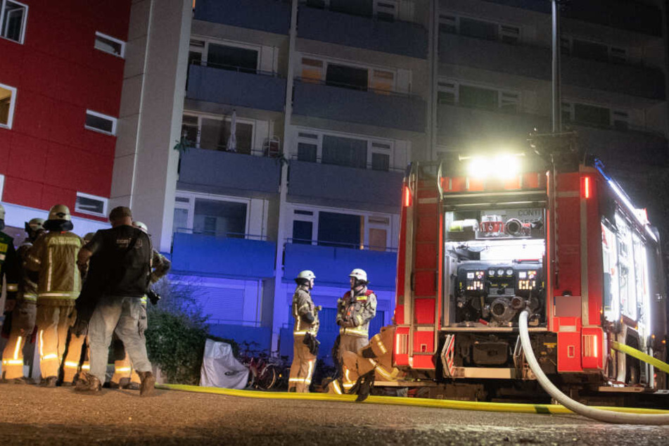 Kameraden der Feuerwehr fanden im Haus mehrere Brandausbruchsstellen. (Symbolbild)