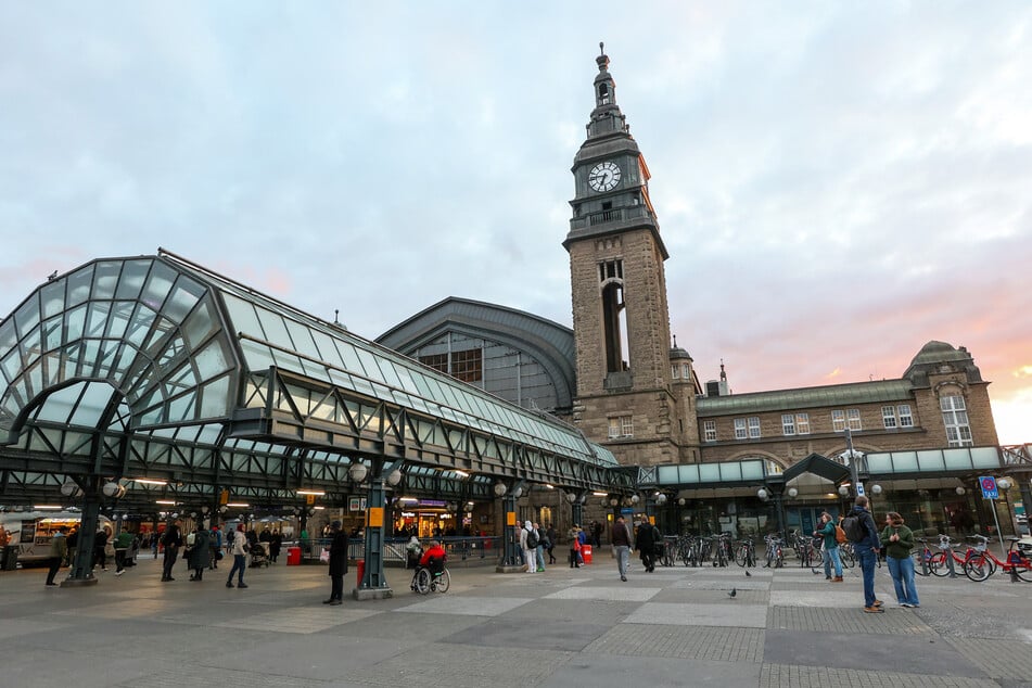 Bis zum 30. Mai kann am Hamburger Hauptbahnhof Hilfe über die App "SafeNow" gerufen werden, dann ist Schluss.