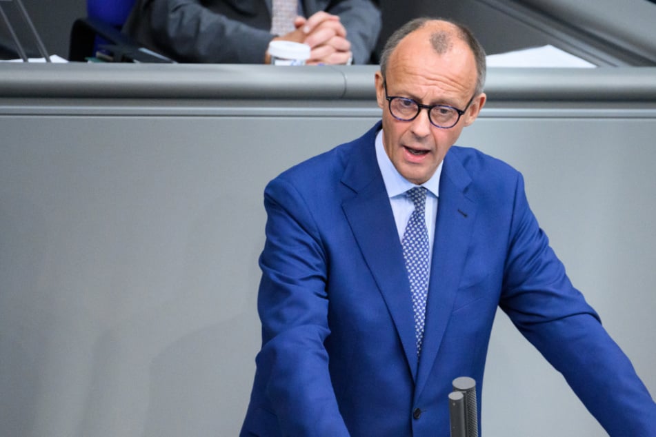 Friedrich Merz (66), Parteivorsitzender der CDU und Vorsitzender der CDU/CSU-Bundestagsfraktion, hat den Bundeskanzler scharf kritisiert.