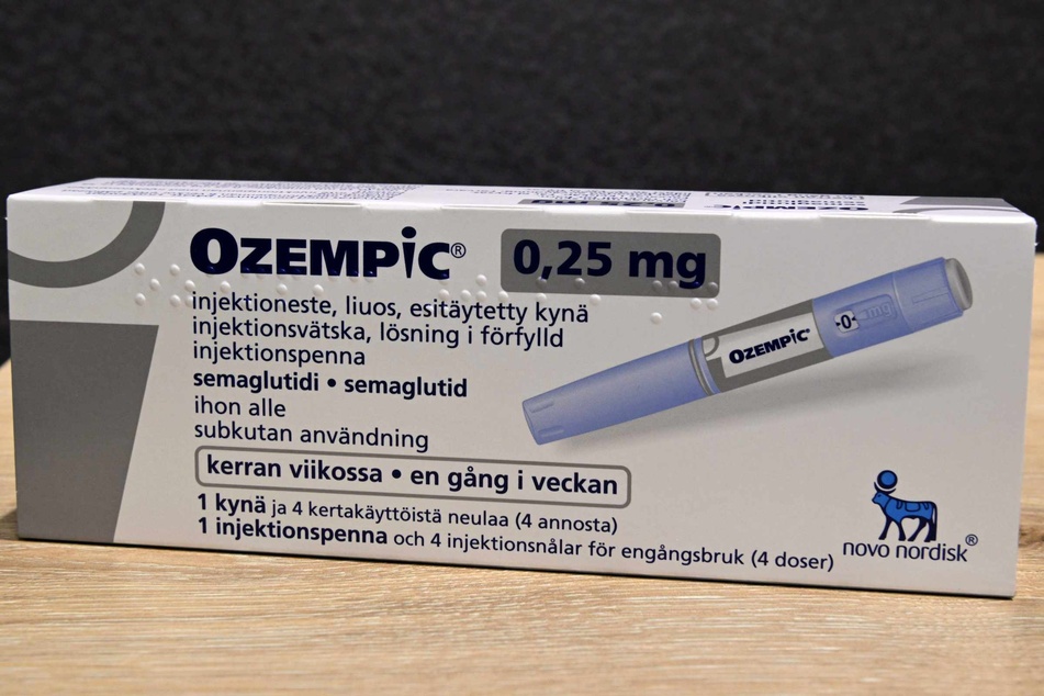 Das Diabetes-Medikament "Ozempic" hat eine Zulassung für die Behandlung von Typ-2-Diabetes, wurde jedoch Millionen Menschen zum Abnehmen verschrieben. Patienten klagten nach der Einnahme unter anderem über Übelkeit, Erbrechen oder Verstopfung.