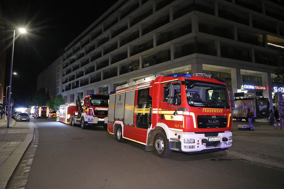 Die Entrauchungsmaßnahmen dauerten die ganze Nacht an.