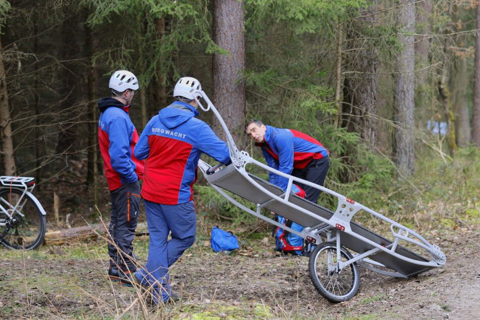 Am Donnerstagvormittag ist in einem Waldgebiet in Mittelfranken eine verletzte Frau entdeckt worden.