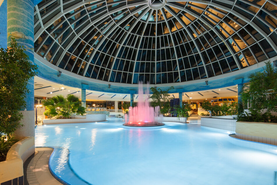 Die sächsischen Thermen sind besonders von der Corona-Krise betroffen. So leer wie die "Sachsen Therme" in Leipzig dürfte es in anderen Kureinrichtungen auch aussehen (Archivbild).