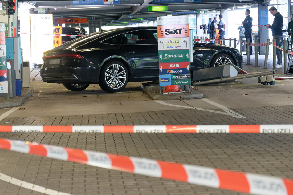 Mehrere Menschen wurden als Folge der Irrfahrt in einem Parkhaus des Flughafens Köln/Bonn verletzt.