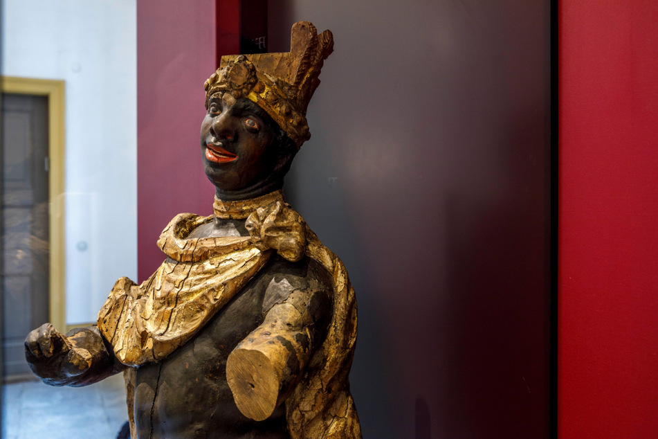 Diese Figur eines Afrikaners wurde um 1720 aus Lindenholz geschnitzt.