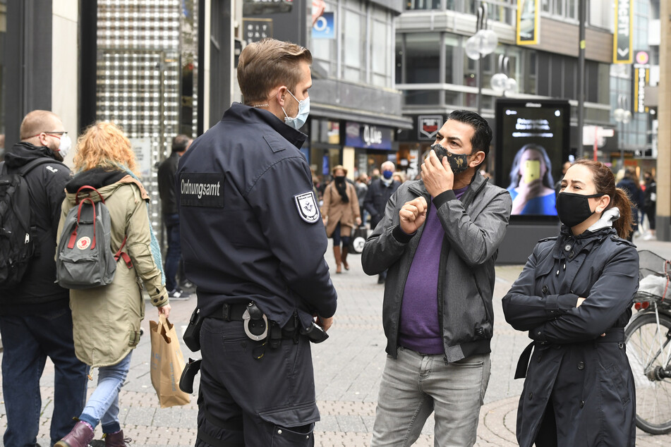 Das Ordnungsamt in Köln bei Kontrollen.