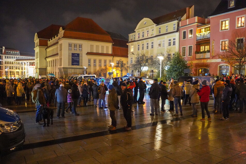 Rund 200 Teilnehmer versammelten sich auf dem Bautzner Kornmarkt.