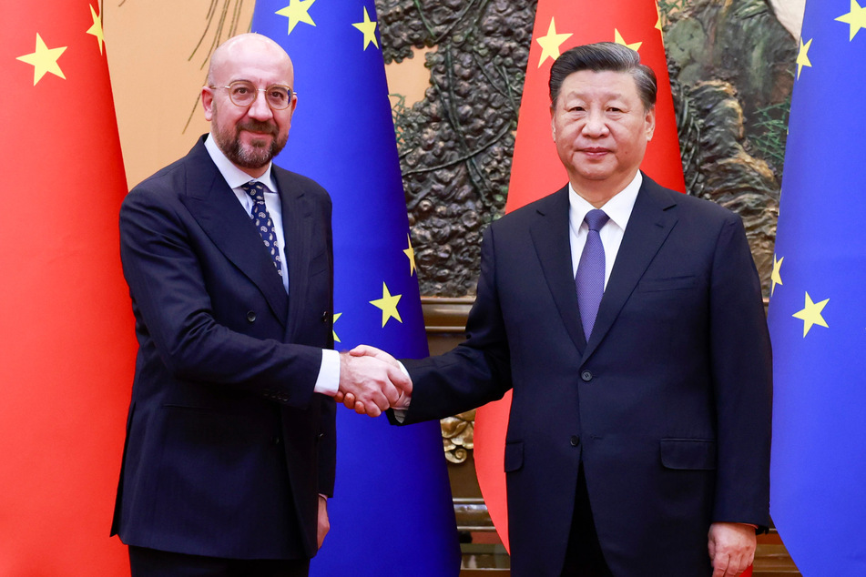 Charles Michel, der Präsident des Europäischen Rates (l.), besucht zurzeit den chinesischen Präsidenten Xi Jinping in Peking.