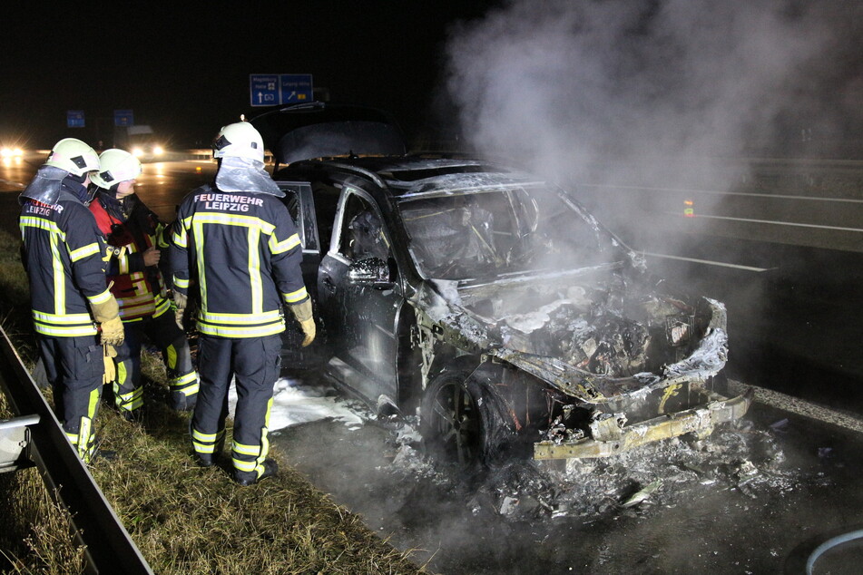 Der Motorraum des Autos brannte vollständig aus.