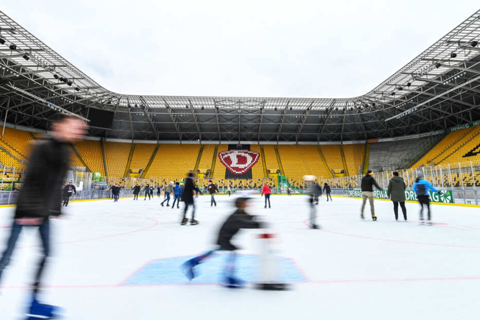 Statt Kicker sind bis Samstag Eisläufer im Rudolf-Harbig-Stadion flott unterwegs.