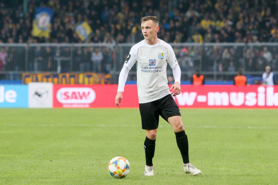 In Braunschweig stand Nils Blumberg nach rund dreimonatiger Abstinenz in der 3. Liga mal wieder auf dem Platz. Nach anfänglicher Nervosität löste er seine Aufgabe sehr ordentlich.