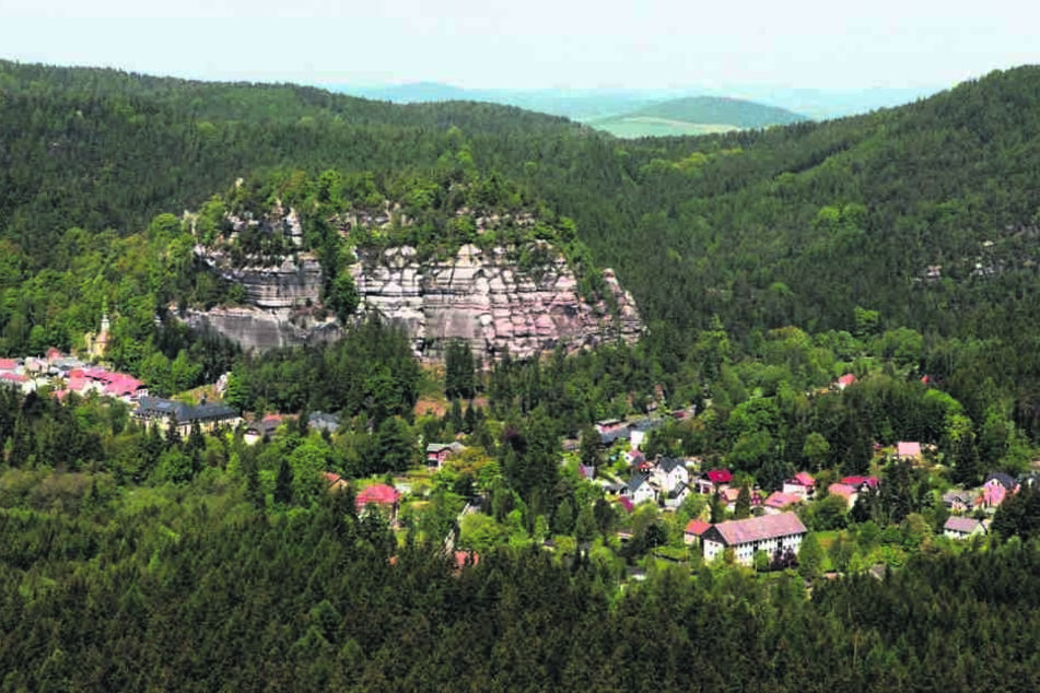 Wasser gibt’s hier eigentlich mehr als genug: Jonsdorf gilt mit mehreren
Brunnen als Trinkwassereinzugsgebiet.